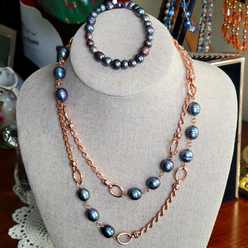 HONORA ITALY, GOLD OVER BRONZ BEAUTIFUL 34" LONG NECKLACE AND BRACELET.